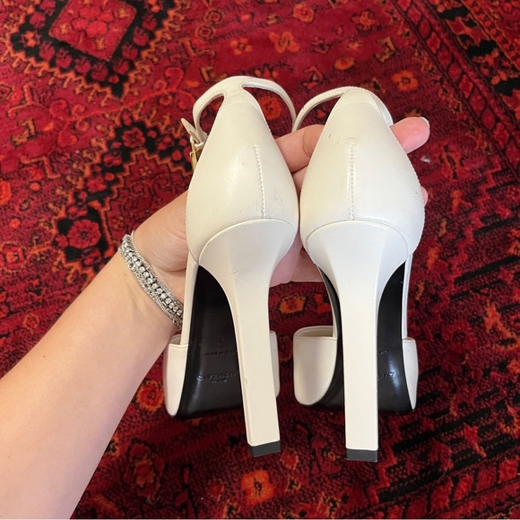 Givenchy G-Lock Platform Pumps in Ivory with Gold Hardware Size 39 US 9 - Picture 11 of 12